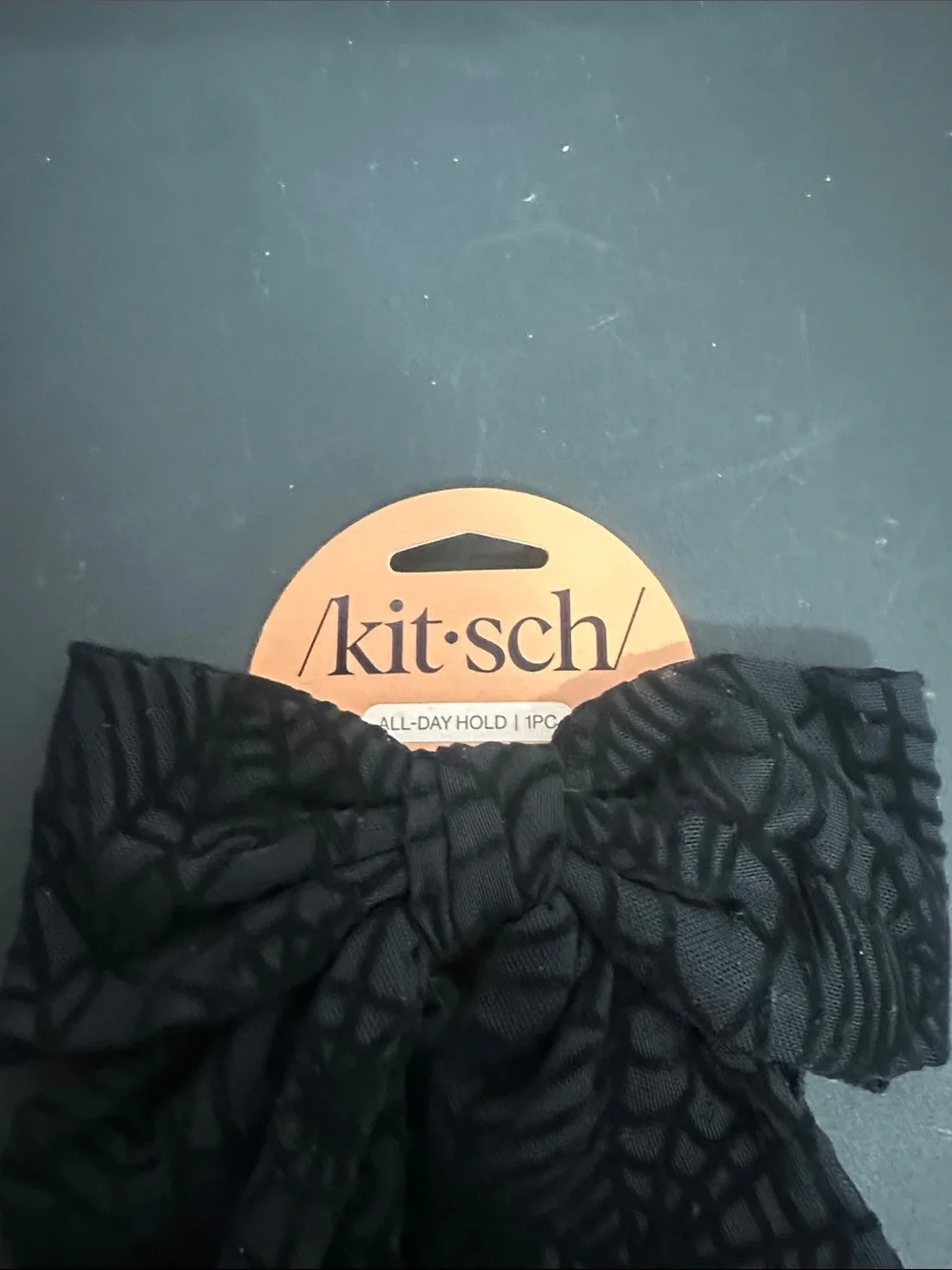 Kitsch halloween black oversized bow clip